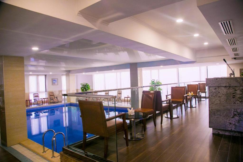 Shera Inn Hotel Almaty Eksteriør bilde