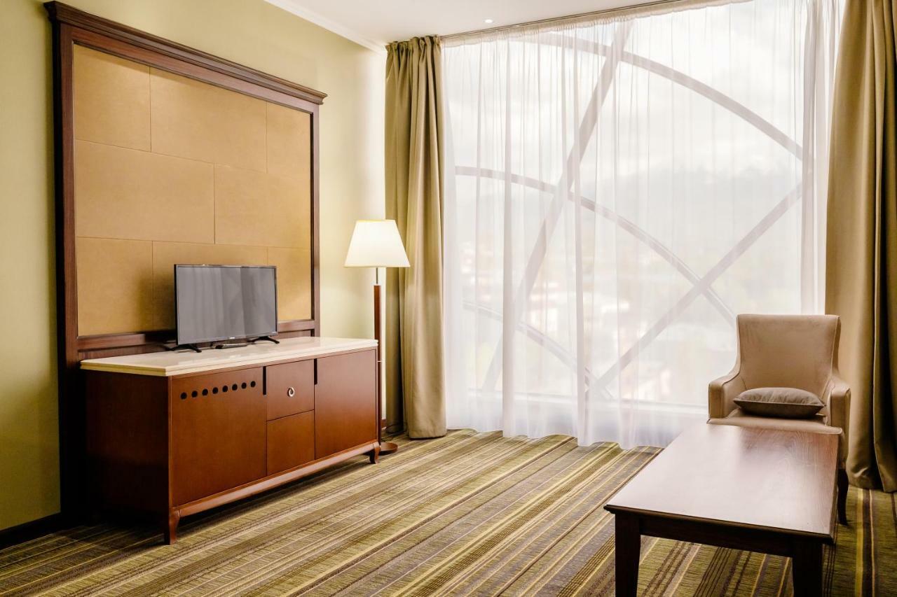 Shera Inn Hotel Almaty Eksteriør bilde